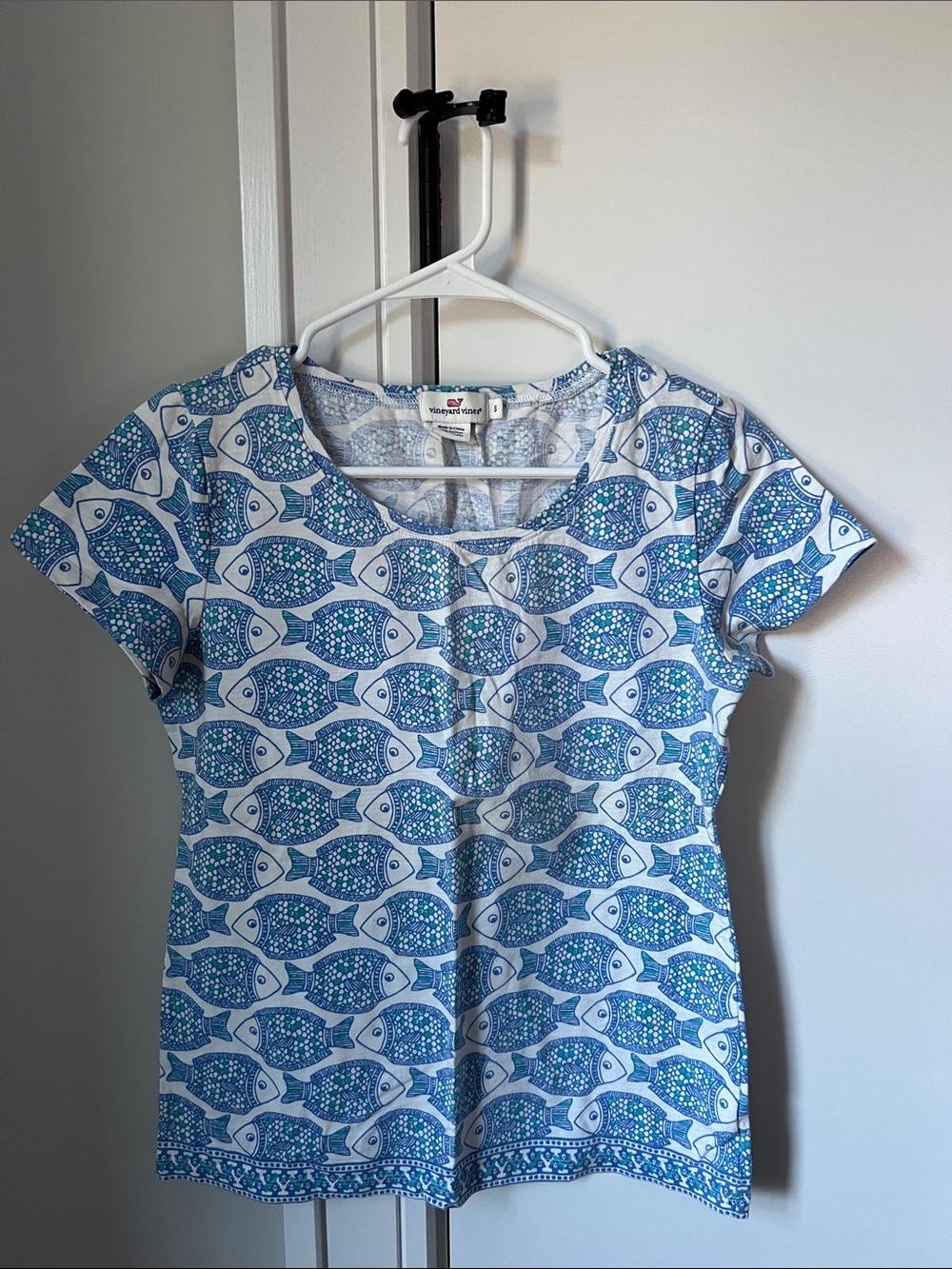 Vineyard Vines Blue and White Fish Print Short Sleeve Tee